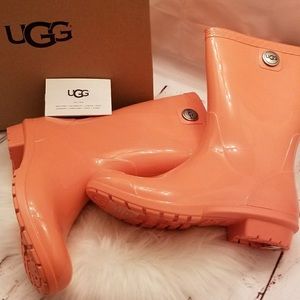 UGG CORAL RAIN BOOTS 😍